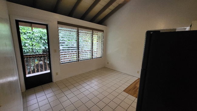 Building Photo - 555 La'aloa Ave