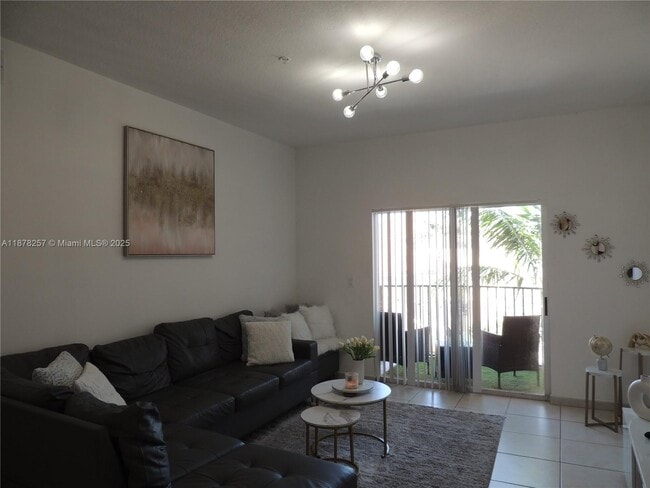 Foto del edificio - 7200 NW 114th Ave