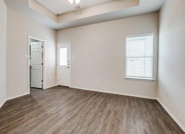 Foto del edificio - 1410 E Walnut St