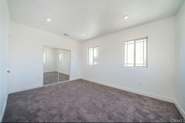 Building Photo - Beautiful 4 bed 4 bath unit in Gardena 90247!