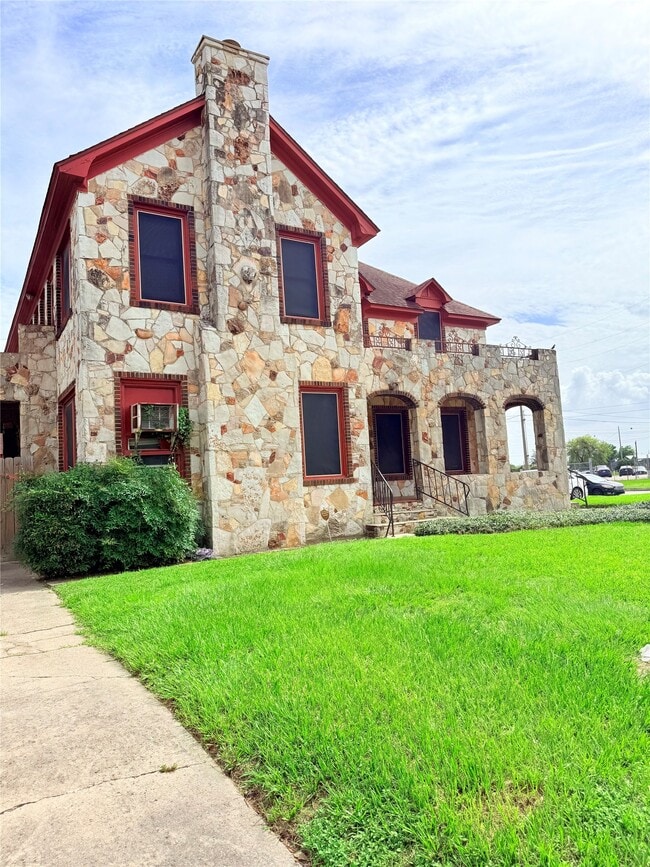Building Photo - 3417 Wisconsin St