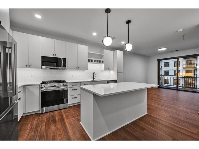 Building Photo - 640 Wisconsin Ave N