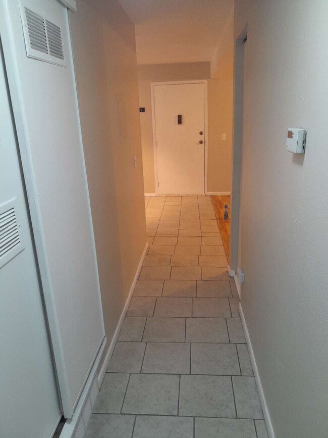 Foto del edificio - Immediate availability for a 2bd/1ba condo...