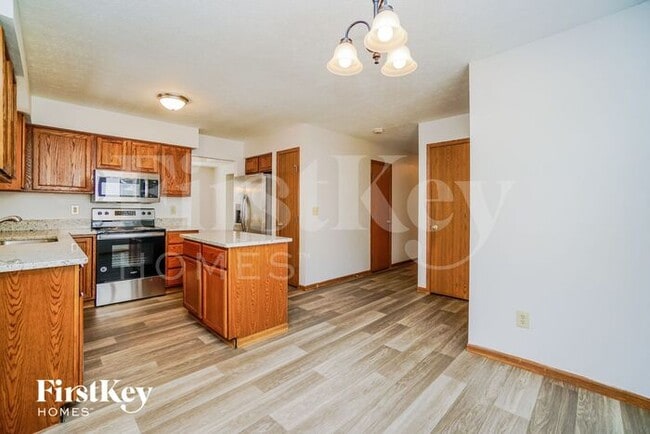 Building Photo - 887 Larkfield Drive