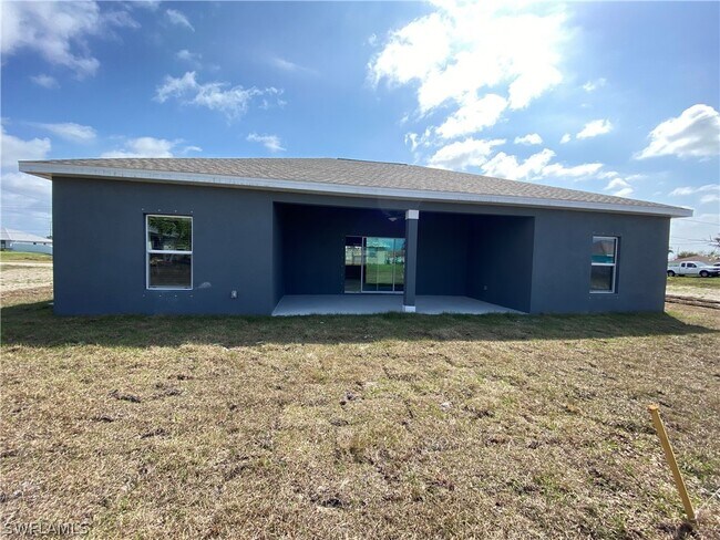 Foto del edificio - 1404 Nelson Rd N