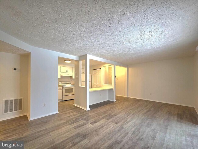 Foto del edificio - 8380 Brockham Dr