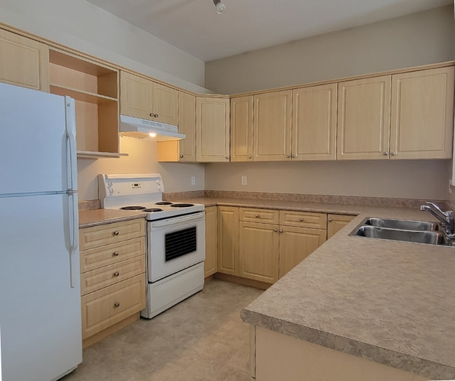 Building Photo - 9914-9101 101 Ave