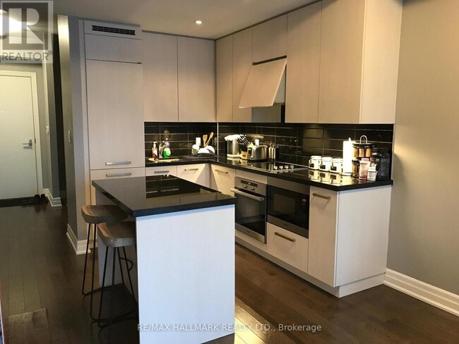 Building Photo - 8 The Esplanade