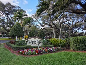 Building Photo - 1831 Sabal Palm Dr