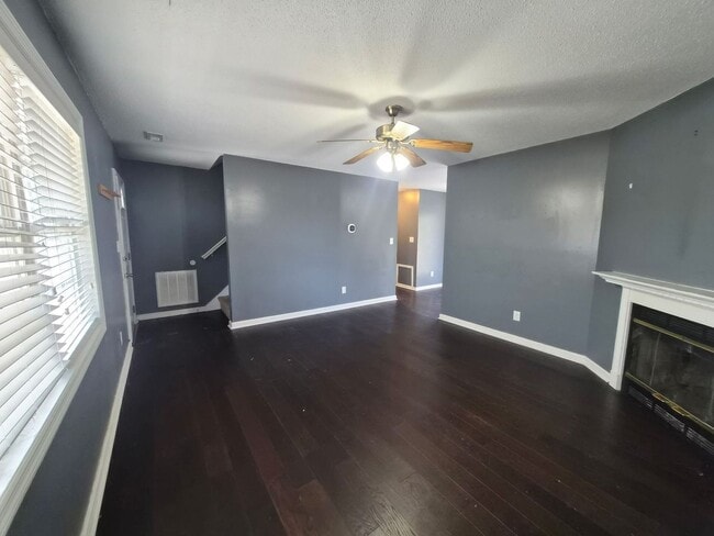 Building Photo - 305 Rack Ln