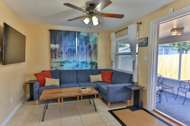 Foto del edificio - 2580-2582 38th Ave N
