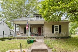 Building Photo - 302 W Railroad St