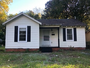Building Photo - 409 Riverbend Dr