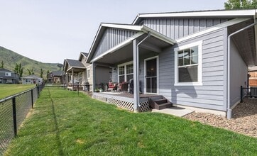Building Photo - 2131 Roper Ln