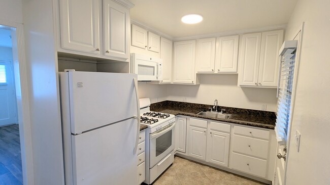 Building Photo - 201 N Florence St