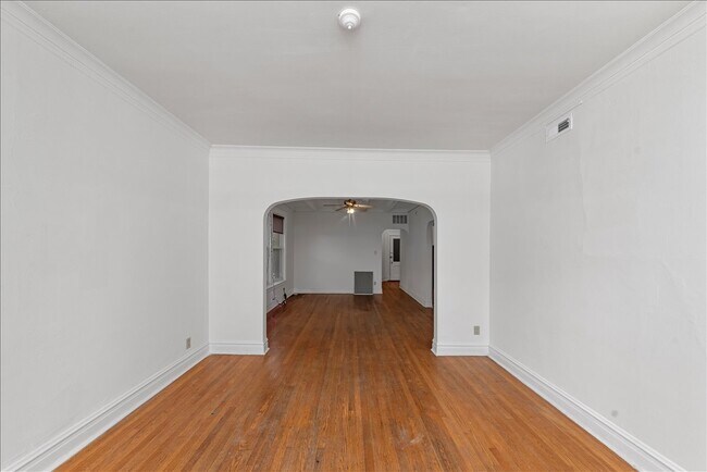 Foto del edificio - 1353 W Catalpa Ave