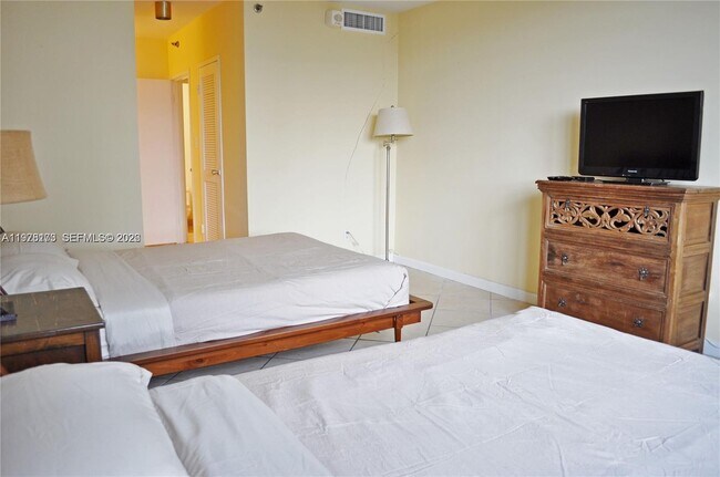 Foto del edificio - 100 Lincoln Rd