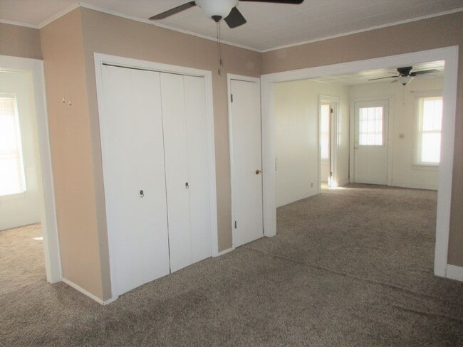 Building Photo - Cute 2 Bedroom, 1 Bath House