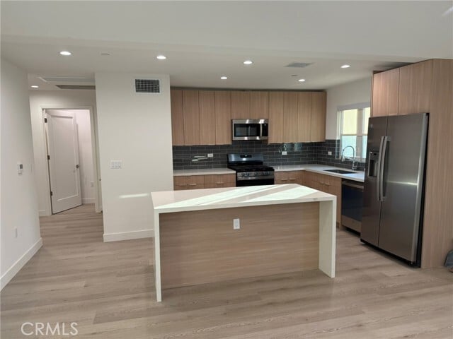 Foto del edificio - 5972 Jamieson Ave