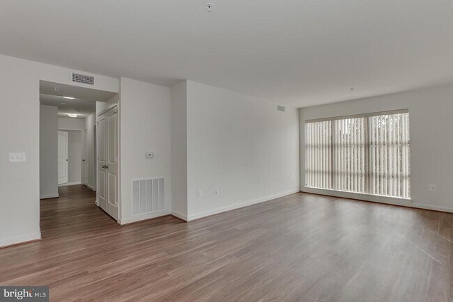Foto del edificio - 905 N Jackson St