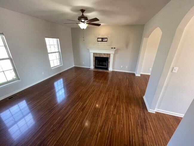 Building Photo - Beautiful Home East Jefferson For Rent