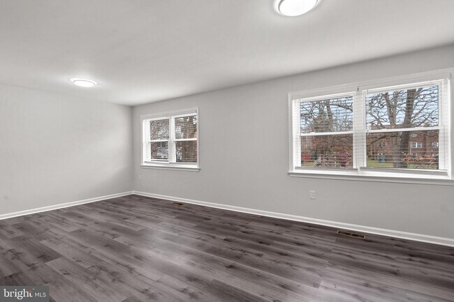 Building Photo - 8151 Larkin Ln