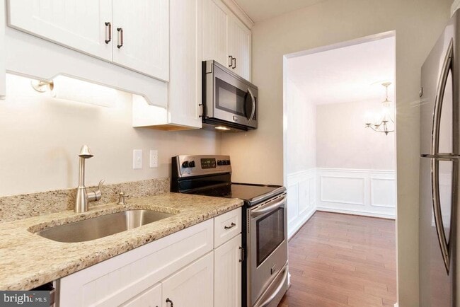 Building Photo - 16 Andrew Pl