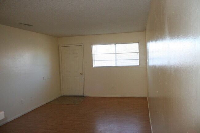 Foto del edificio - 700 Knotts St