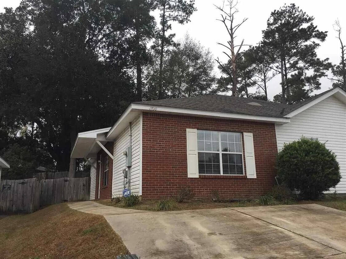 Foto principal - 1700 Corey Wood Cir