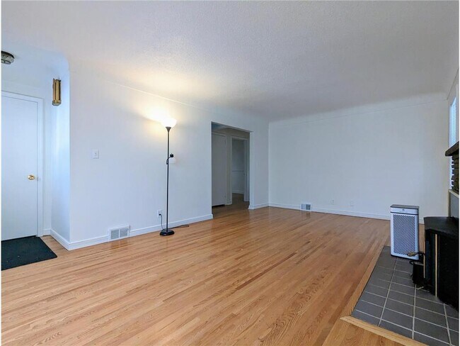 Foto del edificio - 902 Sherwood Ave