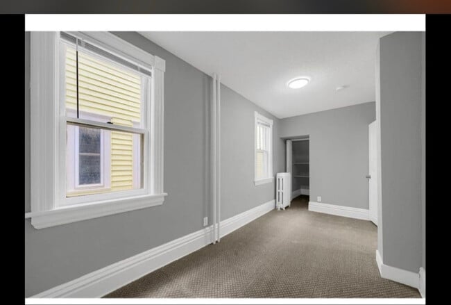 Building Photo - 1055 7th St W