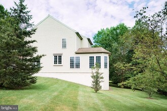 Building Photo - 15 Ridings Way Building Photo - 15 Ridings Way