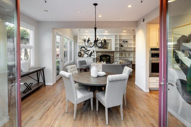 Building Photo - Stunning Menlo Park Townhome