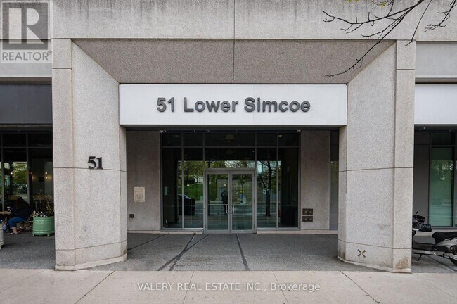 Photo du bâtiment - 51 Lower Simcoe St