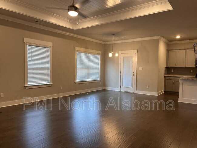 Foto del edificio - 14741 Greenleaf Dr