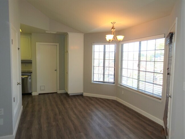 Building Photo - 85 Tahoe Ct
