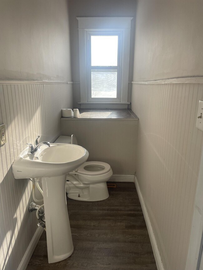 Building Photo - 408 S Clermont St