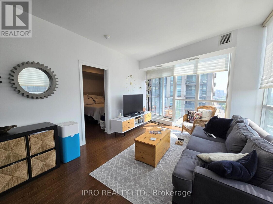 Photo principale - 530-1530 St Clair Ave W