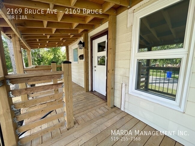 Building Photo - CHARMING 3 BED/1 BATH HOUSE + HYDRO, WATER & GAS!