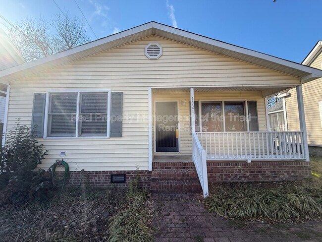 Building Photo - 1921 Bradford St