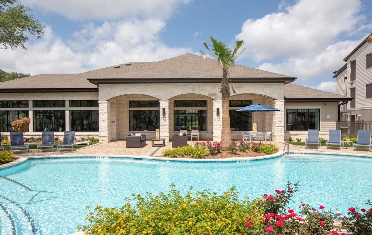 Linden at The Rim Apartments in San Antonio, TX