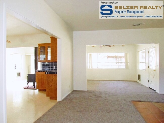 Building Photo - Spacious 4 bd. gated country estate w/ pool!