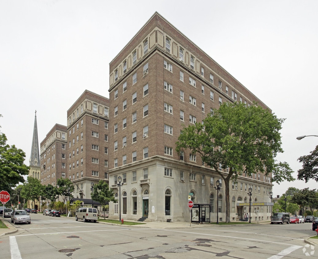 The Astor Hotel Apartments Apartments in Milwaukee, WI