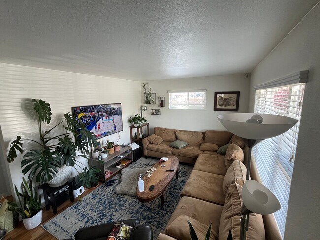 Foto del edificio - 4850 W Virginia Ave