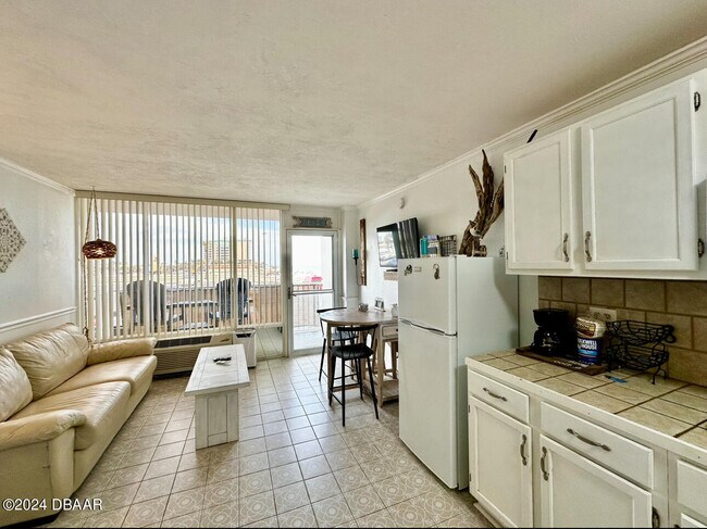 Foto del edificio - 2043 N Atlantic Ave