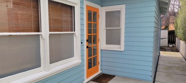 Building Photo - A stunning 4 bedroom, 2 bathroom Single-Fa...
