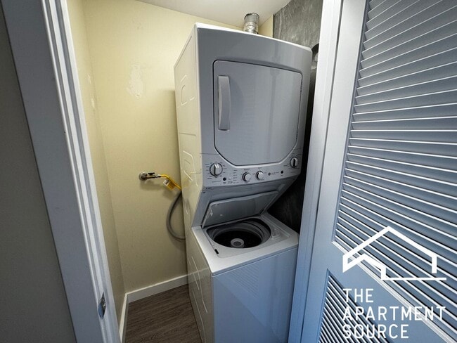 Foto del edificio - 1323 W Morse Ave