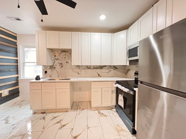 Building Photo - 5842 Hobart St