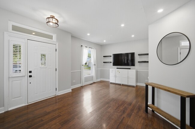Building Photo - 843 Newbury Ct