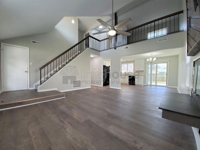 Building Photo - 1553 Beachview Dr